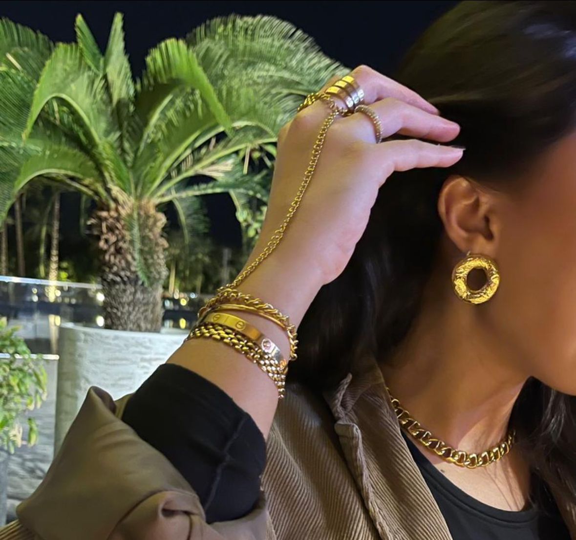 Essential Hand Chain Gold