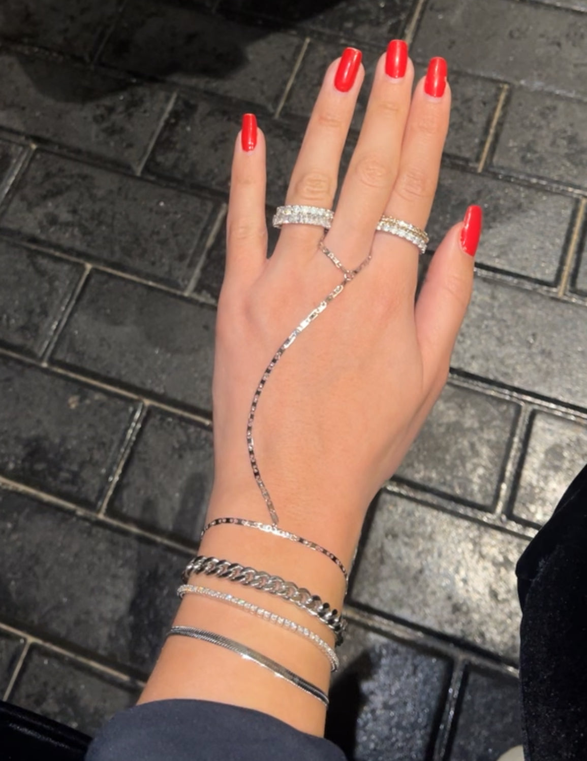 Almada Hand Chain Silver